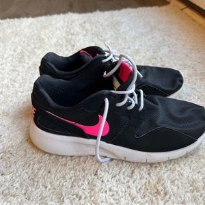 Nike 705492-001 Kaishi Pink Athletic Training Running Sneakers Youth Girls 6Y